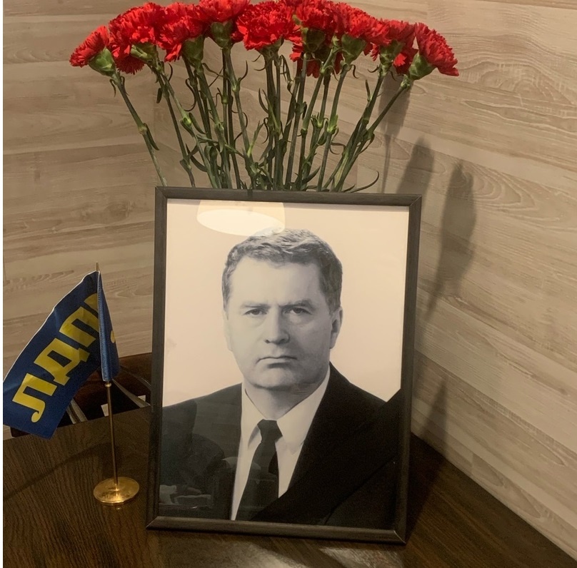 Мемориал Владимиру Жириновскому организовали в Нижнем Новгороде - фото 1
