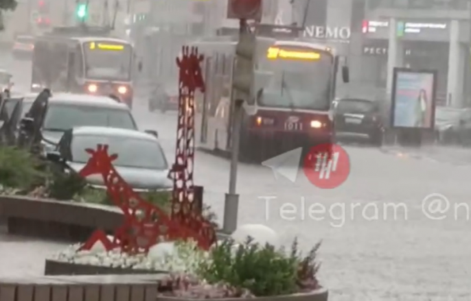Сильный ливень превратил Нижний Новгород в Венецию - фото 1