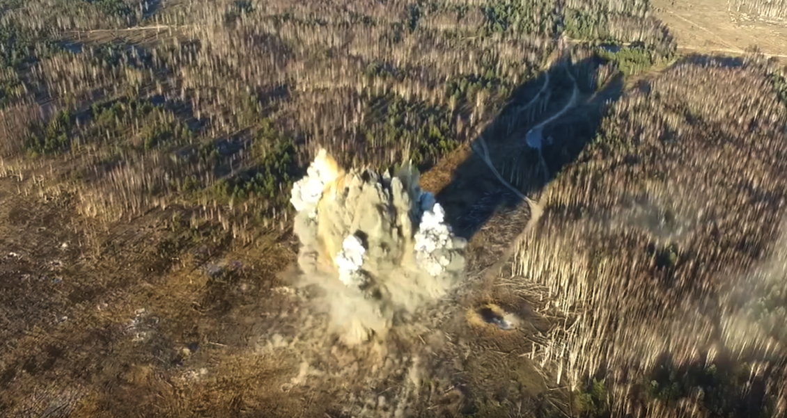 Спасатели показали, как уничтожали авиабомбы с дзержинского НИИ &laquo;Кристалл&raquo; - фото 1