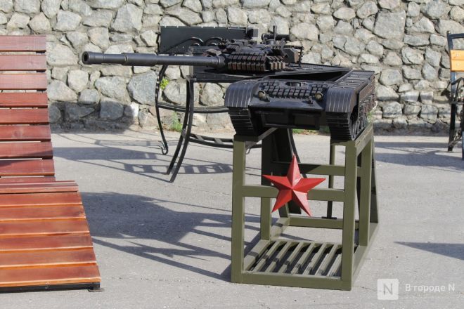 Танк-мангал и деревянные иконы: фоторепортаж с новой выставки от заключенных в Нижнем Новгороде - фото 65