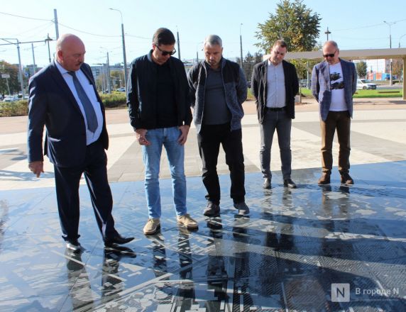 Благоустройство площади у Автозаводского универмага завершено в Нижнем Новгороде - фото 18