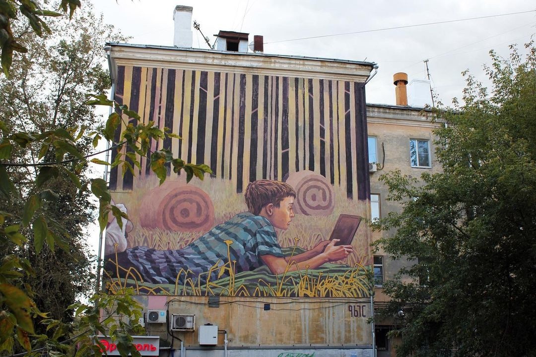 Стрит-арт в Нижнем Новгороде закрасили во время фасадных работ - фото 2