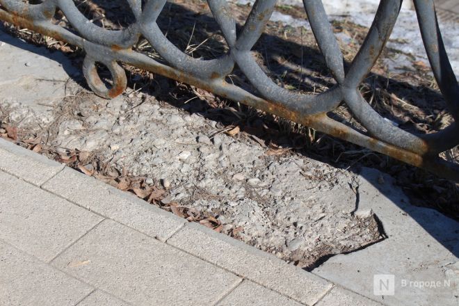 Трещит по швам: как выглядит центр Нижнего Новгорода после аномальной зимы — фоторепортаж - фото 6