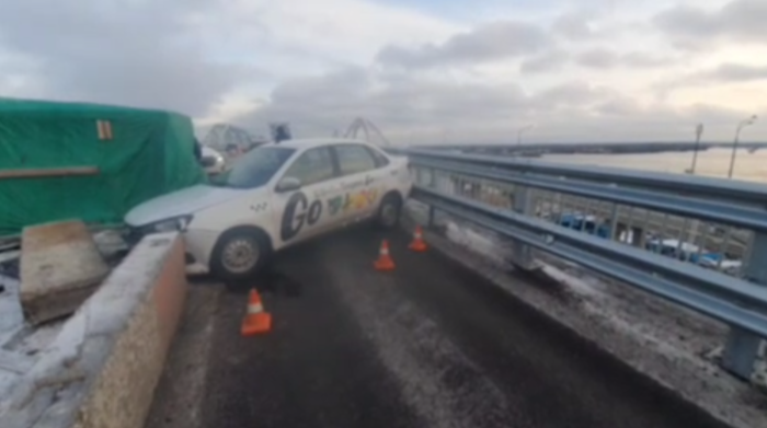 Появились подробности ДТП на Борском мосту, из-за которого были жуткие пробки - фото 1