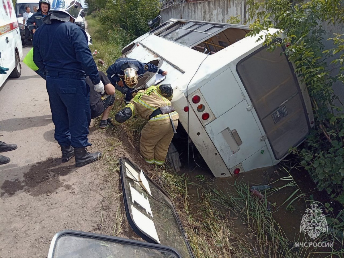 Появились новые подробности ДТП с перевернувшимся автобусом в Кстове - фото 1