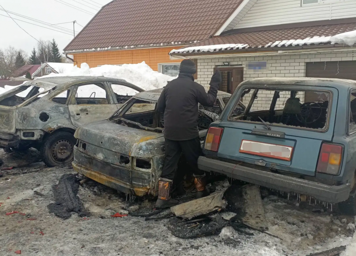 Нижегородец сжег три автомобиля из-за оскорбления падчерицы - фото 1