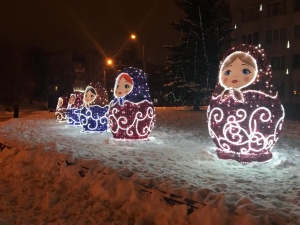 Световой фонтан и матрешки украсили Советский район