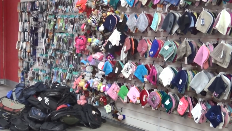 Свыше 10 тысяч единиц контрафактной одежды и обуви изъяли из магазина в Канавинском районе - фото 5