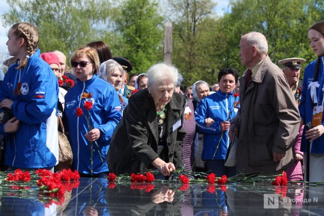 Без парада и салюта: как прошел День Победы в Нижнем Новгороде — фоторепортаж - фото 166