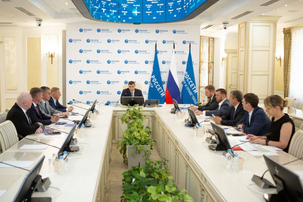 Борис Эбзеев: обеспечение надежного функционирования электросетевого комплекса в предстоящий отопительный сезон является приоритетной задачей - фото 1