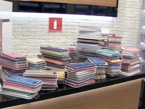 Почти 500 поддельных аксессуаров для гаджетов изъяли полицейские у предпринимателя в Нижнем Новгороде