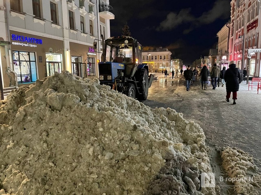Почти 800 кубометров снега вывезено с улиц Нижнего Новгорода 21 ноября - фото 1