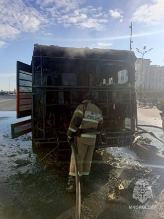 Опубликованы фото сгоревшего автобуса А-95 в Нижнем Новгороде - фото 3