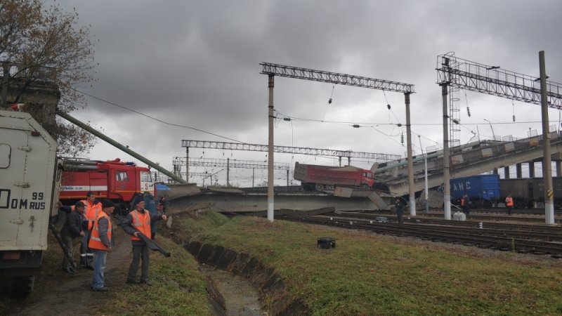 Момент обрушения моста в Приамурье попал на видео - фото 5