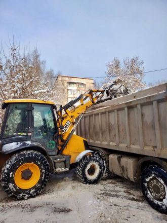 Опубликованы фото уборки снега на улицах Нижнего Новгорода - фото 7