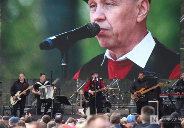 Без парада и салюта: как прошел День Победы в Нижнем Новгороде — фоторепортаж - фото 98