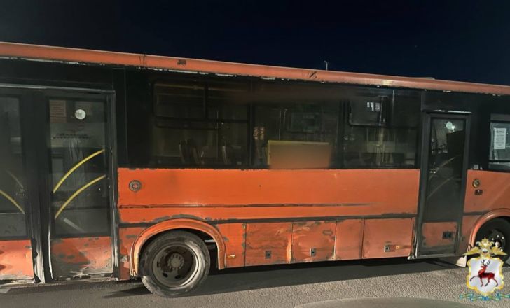 Пьяный автослесарь протаранил на маршрутке пять авто в Нижнем Новгороде  - фото 1