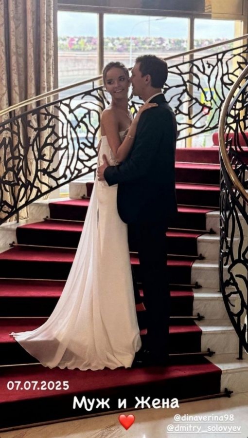 Стала известна стоимость свадебных платьев гимнастки Дины Авериной - фото 1