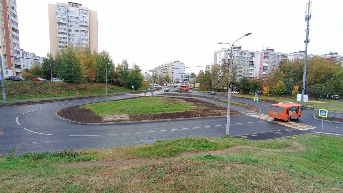 Круговое движение организовано на перекрестке улиц Верхне-Печёрской и Германа Лопатина - фото 1